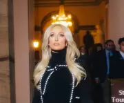 Paris Hilton apoia lei contra conteúdo sexual gerado por IA após trauma pessoal