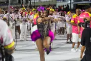 Rainhas de bateria brilham em ensaio técnico da Série Ouro no Rio