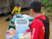 Rio Iaco transborda em Sena Madureira e bombeiros retiram famílias de áreas alagadas