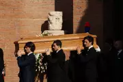 Roma em Silêncio e Celebridades da Moda: O Emocionante Funeral de Valentino Garavani