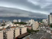 RS bate recorde de calor e Inmet emite alerta laranja para tempestades