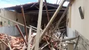 Teto de igreja desaba em Aracaju e destrói parte do prédio no Jardim Centenário