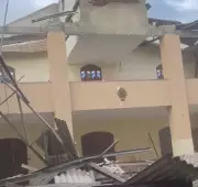 Teto de igreja desaba em Nossa Senhora do Socorro; não há feridos