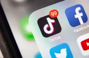 TikTok e Snapchat fecham acordos em processo histórico sobre vício digital e saúde mental de jovens