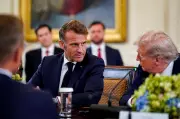 Trump ameaça tarifa de 200% em vinhos franceses para pressionar Macron
