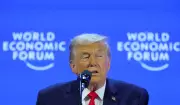 Trump confunde Groenlândia com Islândia em Davos e insiste em anexação do território dinamarquês