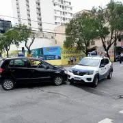Veículo de monitoramento de estacionamento se envolve em acidente no Centro de Divinópolis