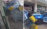 Viatura da PM invade supermercado em Goiânia após acidente durante perseguição