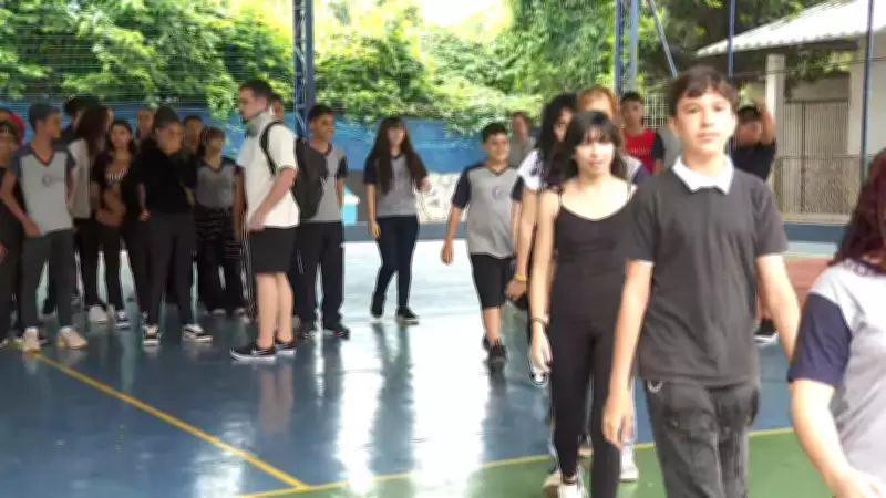 Escolas de São Carlos, Pirassununga e Araras adotam ensino cívico-militar em 2026