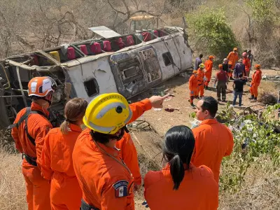 Acidente com ônibus de romeiros deixa 16 mortos no sertão de Alagoas: tragédia na Curva da Morte