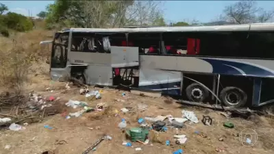 Acidente com ônibus de romeiros mata 16 no sertão de Alagoas, incluindo crianças