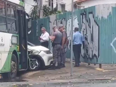 Acidente entre carro e ônibus deixa duas pessoas feridas no Centro de Campinas