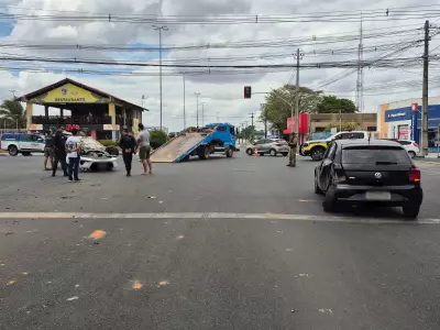 Acidente entre dois carros deixa três feridos em cruzamento movimentado de Boa Vista