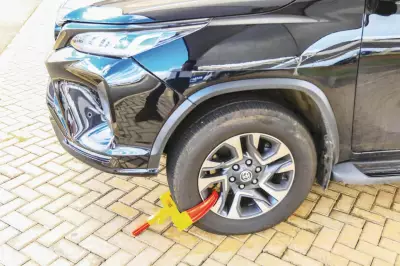 Aeroporto de Goiânia adota trava emborrachada em rodas para aumentar segurança contra roubos