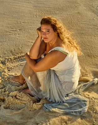 Alice Caymmi lança álbum em abril com releituras contemporâneas de Dorival Caymmi