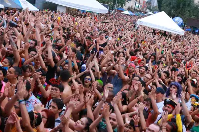 Ação educativa orienta mulheres sobre importunação sexual durante o carnaval em Belém
