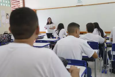 Assembleia do Ceará aprova reajuste salarial para professores da rede estadual