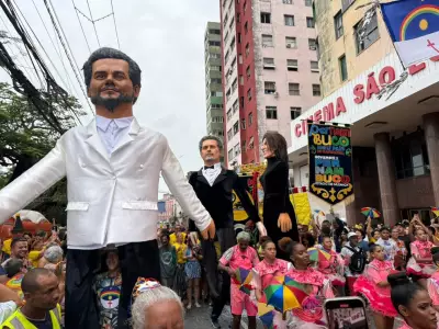 Bonecos de Wagner Moura e Kleber Mendonça Filho estreiam no carnaval do Recife