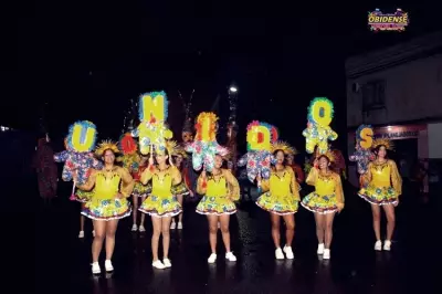 Chuva não desanima foliões do Bloco Unidos do Morro no Carnapauxis 2026 em Óbidos