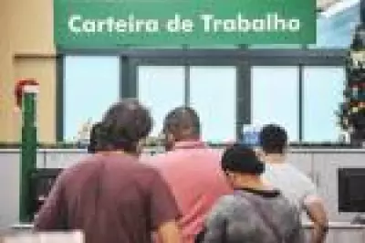 CLT vs PJ: Professor revela custo 50% maior e alerta para bomba-relógio na Previdência