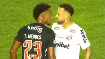 Confronto verbal entre Neymar e Thiago Mendes marca vitória do Santos sobre o Vasco