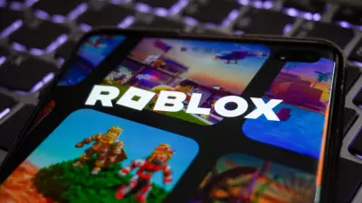 Egito proíbe Roblox por riscos a jovens, seguindo outros países árabes