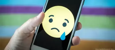 Espiar redes sociais do ex-parceiro prejudica superação e causa ansiedade, alertam psicólogos