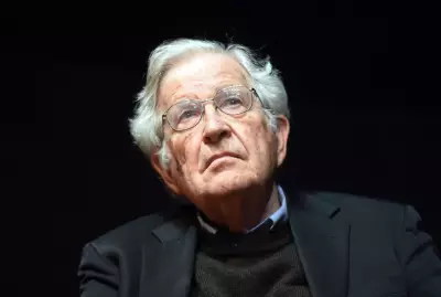 Esposa de Noam Chomsky admite erro em relação com Jeffrey Epstein