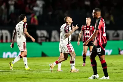 Flamengo vence Vitória no Barradão e conquista primeira vitória no Brasileirão