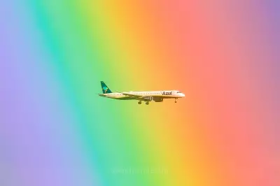 Fotógrafo captura avião 'atravessando' arco-íris em São José do Rio Preto em registro raro