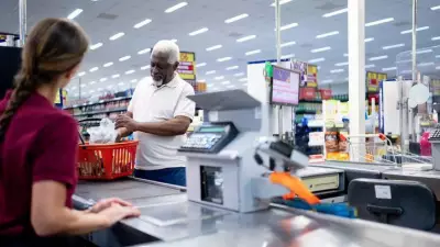 Governo adia novamente regra que exige acordo coletivo para comércio abrir em feriados