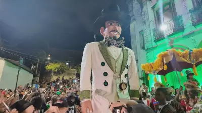 Homem da Meia-Noite celebra 94 anos em Olinda com roupa nova e cortejo de maracatu