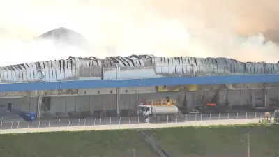 Incêndio de grandes proporções destrói centro de distribuição em Viana, ES