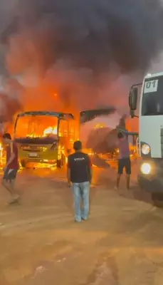 Incêndio destrói frota de veículos em Ipubi, incluindo três ônibus escolares