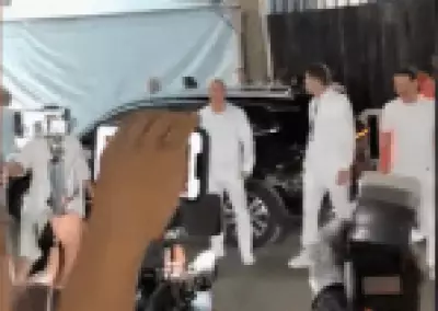 Lula ignora imprensa ao chegar para desfile em sua homenagem na Sapucaí