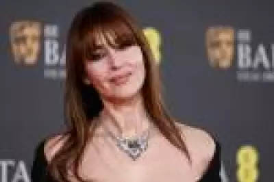 Monica Bellucci no BAFTA: Beleza natural aos 61 anos é o novo luxo