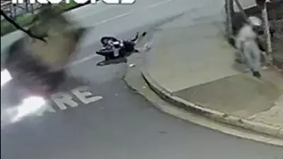 Motociclista tem reação rápida e escapa ileso de carro desgovernado em Sorocaba