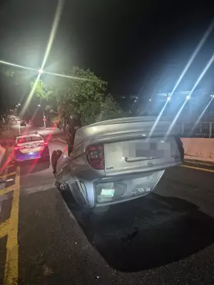 Motorista com CNH vencida perde controle e capota carro em Volta Redonda