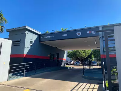 Mulher em estado gravíssimo após cair de carro em movimento em Presidente Prudente