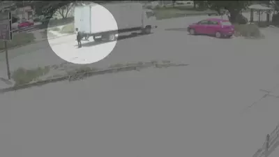 Mulher morre após ser atropelada por caminhão em manobra irregular em São Gonçalo