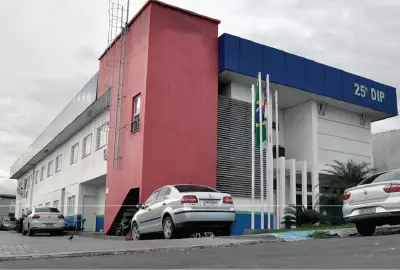 Mulher é presa em Manaus por furtar R$ 14 mil de clínica após enganar funcionária