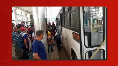 Mulher tem perna esmagada após ser atropelada por ônibus em terminal de Manaus