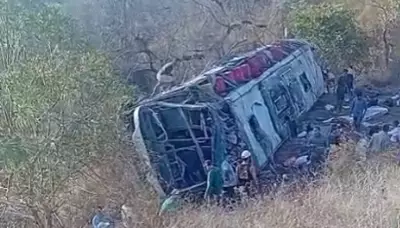 Ônibus com romeiros capota na AL-220 e deixa feridos em São José da Tapera, AL