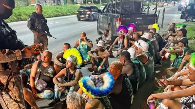 PM do Rio prende 61 bate-bolas armados na Avenida Brasil durante carnaval