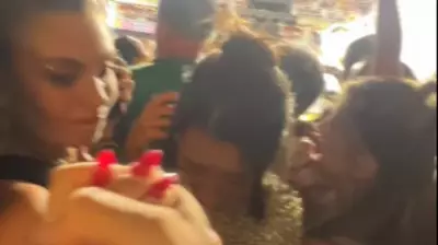 Procon determina ressarcimento por camarote superlotado e bebidas quentes na Sapucaí