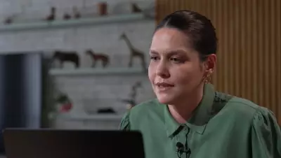 Redes Sociais no Banco dos Réus: Ex-funcionária do WhatsApp Revela Frustrações Internas