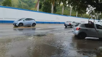 Rompimento de Tubulação na ETA Guandu Inunda Ruas e Afeta Casas em Nova Iguaçu