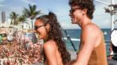 Shawn Mendes e Bruna Marquezine confirmam romance no trio de Ivete Sangalo no Carnaval