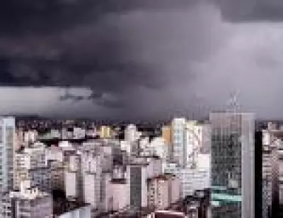 São Paulo terá quinta-feira de calor e chuva à tarde com máxima de 30°C