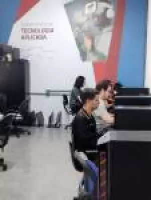 Unicarioca lança programa de IA prática para formar estudantes para desafios corporativos reais